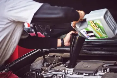 Oil change and maintenance service